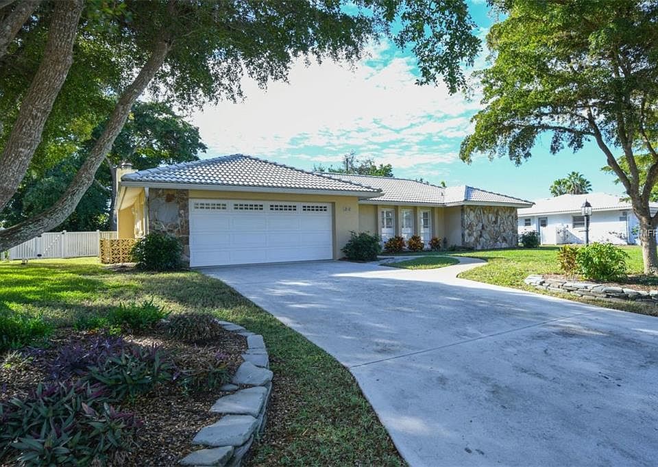 1st image of 212 Matisse Cir N