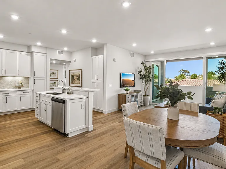 Avia La Jolla — Photo 33