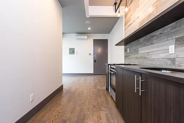 Rented by Premium Management  | media 37