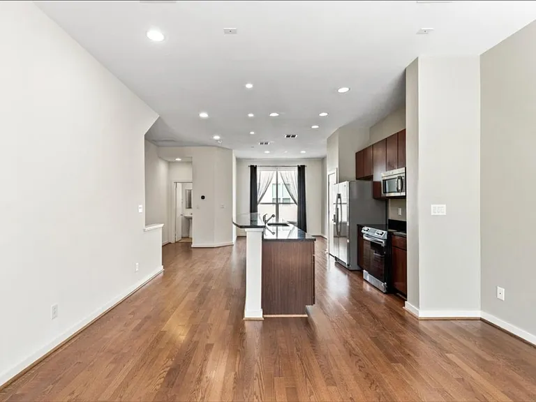 3800 Holland Ave #8 — Photo 11