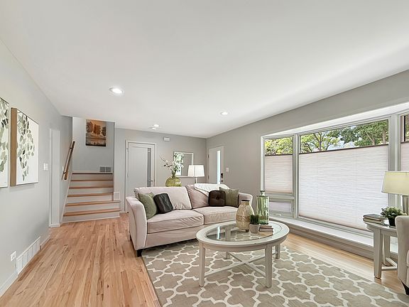 4th image of 389 Forest Ave