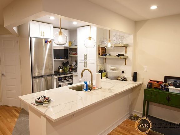 3rd image of 126 W 82nd St APT 2