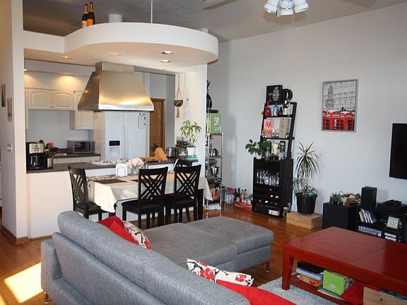 3rd image of 1323 N Milwaukee Ave #3