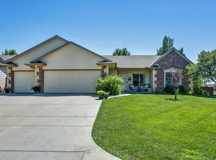 401 E Fox Run Ct, Mulvane, KS 67110