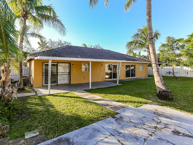 18081 SW 152nd Ct — Photo 13