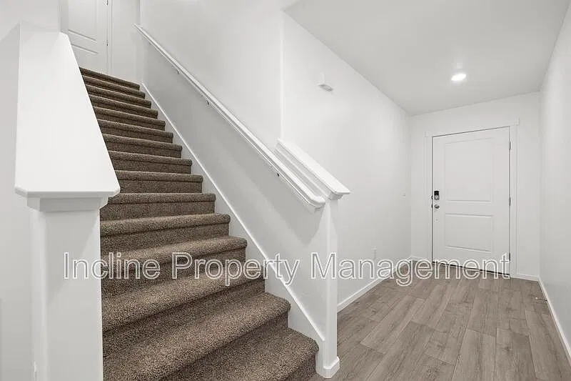 4 bed, 2.5 bath, 2248 sqft, $2,350 — Photo 3
