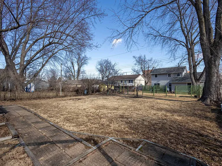 2318 Pinehurst St — Photo 25