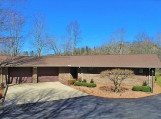 221 Patrick Henry Cir, Kingsport, TN 37663