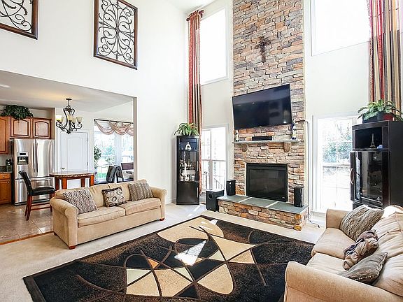 5th image of 1214 Colonial Park Dr