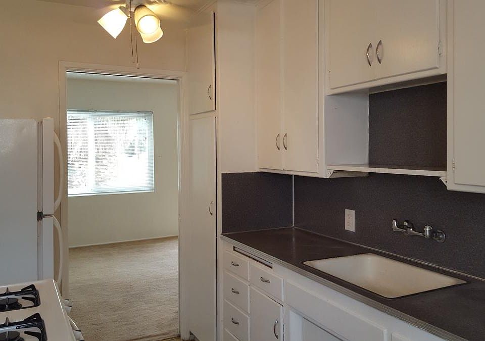 2nd image of 4959 Mills St