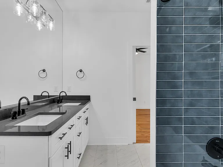 976 Dunning St — Photo 33