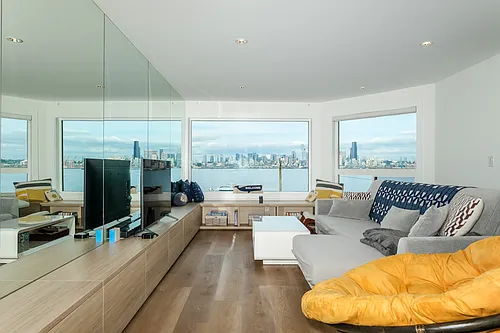 1639 Harbor Ave SW #301 Photo 1