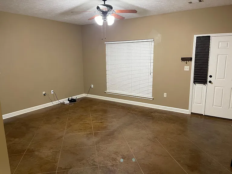 1460 Storie Dr — Photo 5