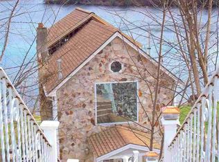 17 Pond Dr, Manchester, NH 03103