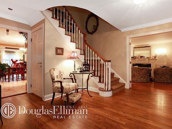 5th image of 11 Dogwood Hl