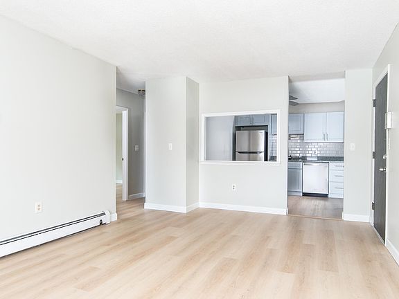 3rd image of 8 Strawberry Bank Rd APT 11