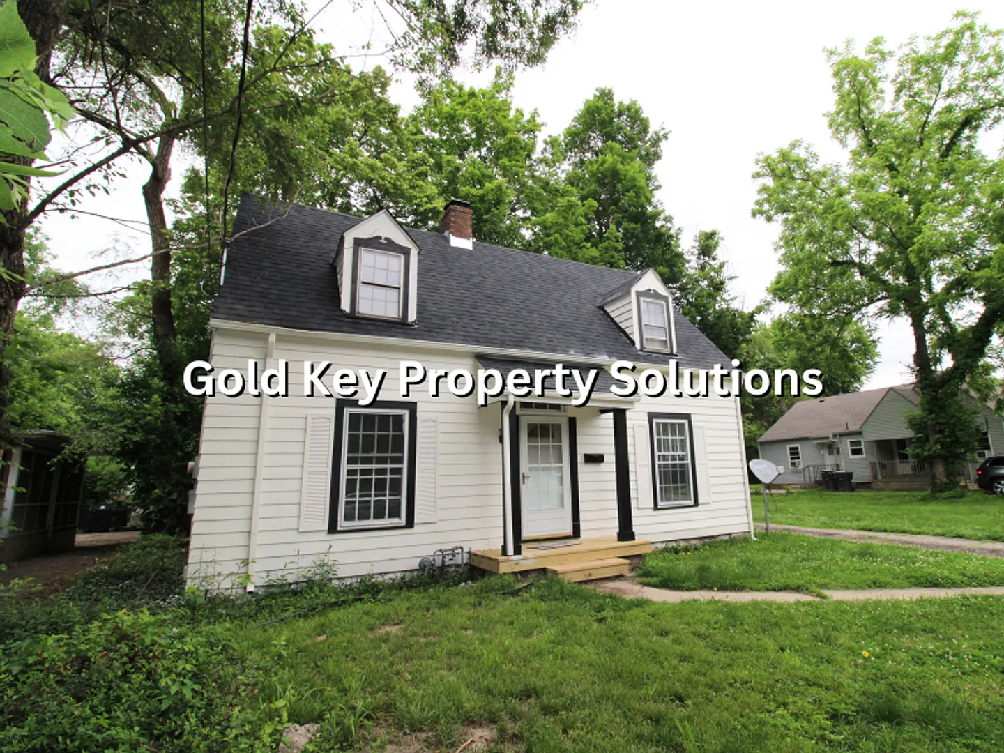 Large 2 Br 1.5 Ba House With Covered Porch And Family Room (Section 8 Approved) — Photo 2