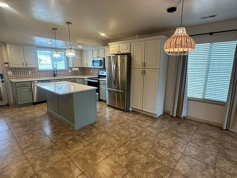 1584 E Sandalwood Dr — Photo 4