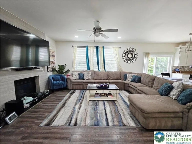 1052 Kingston Ln — Photo 26