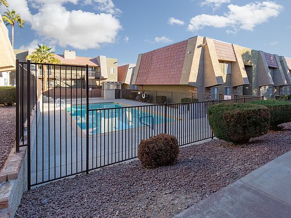 2nd image of 4401 Alexis Dr Unit 438