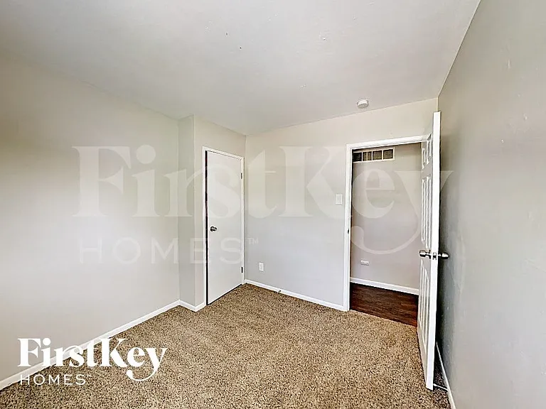 8 Deerpath Dr — Photo 12