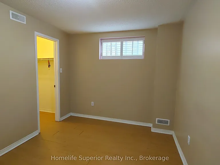 17 Summerfield Cres — Photo 15