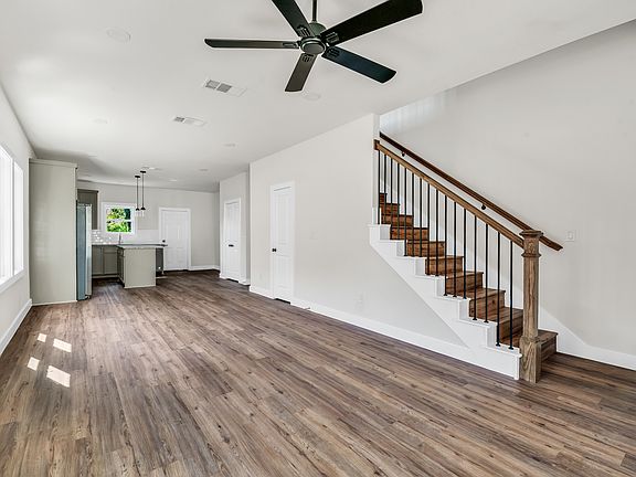 4th image of 1608 College Ave