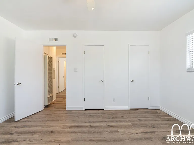 1115 Glenville — Photo 19