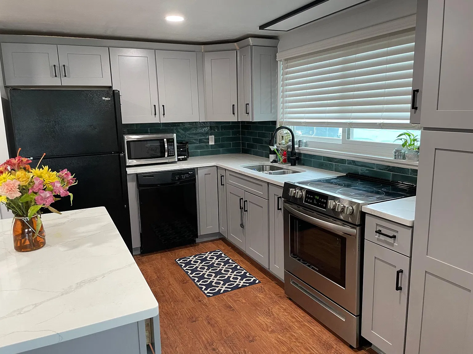 605 Lexington St — Photo 2