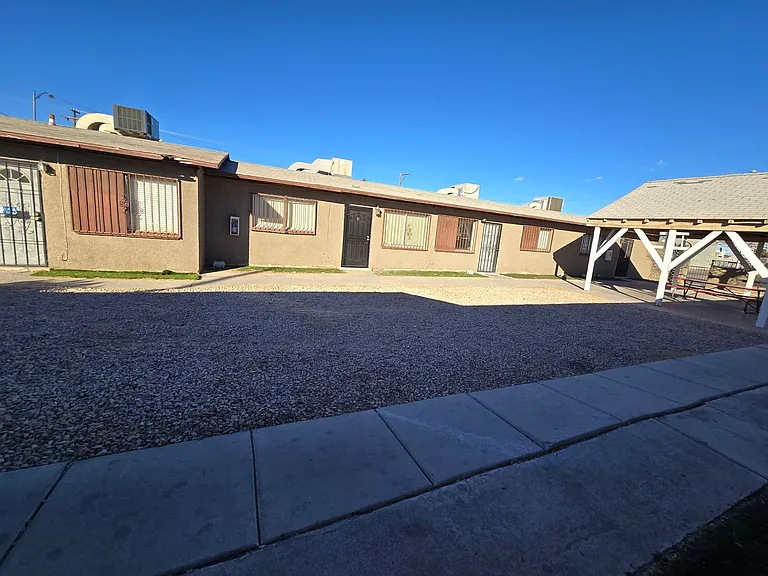 2539 N Carroll St — Photo 3