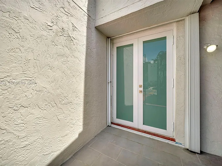 1083 W 38th St #23-8 — Photo 27
