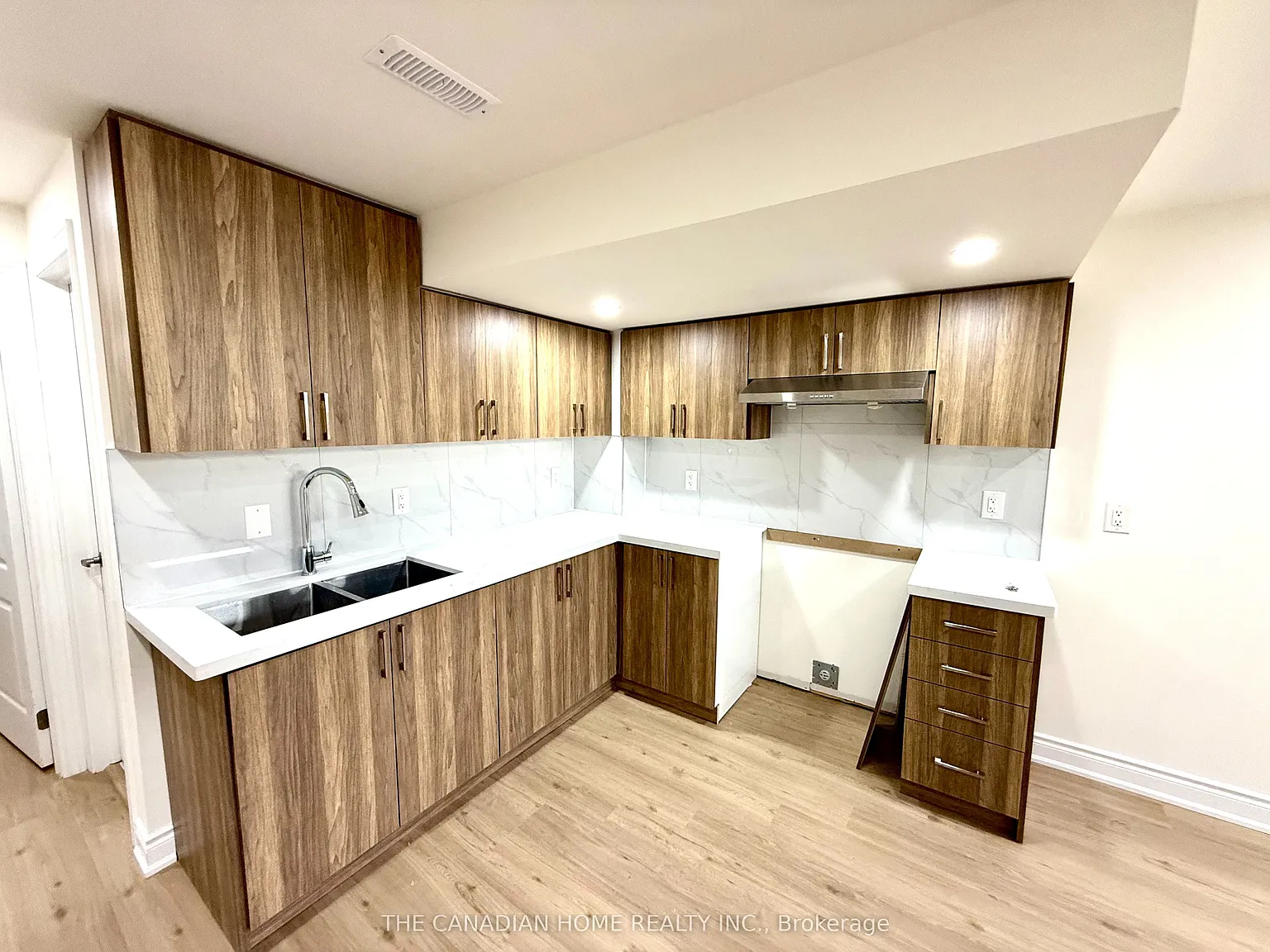 3 bed, $2,495 — Photo 3