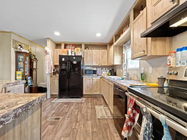 144 Prairie Dr, Sanger, TX 76266