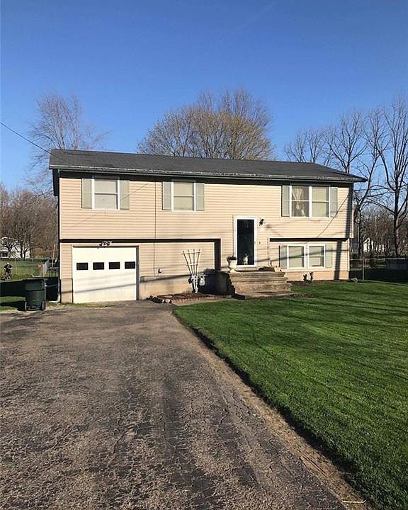 1st image of 4 Hanford Ave