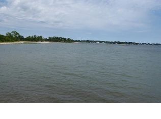 36 Wallacks Dr APT 5, Stamford, CT 06902