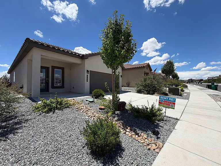 768 Amatista Loop SE — Photo 3