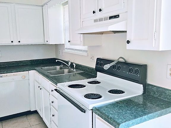 3rd image of 2650B San Francisco Blvd