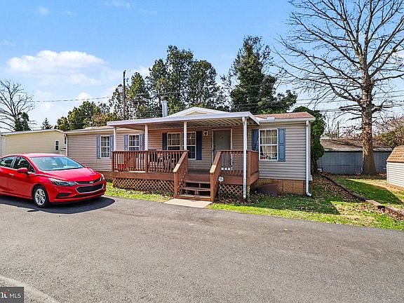 5th image of 8 Madge Dr