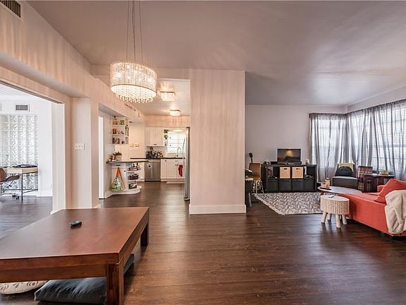 3rd image of 1226 Poinsettia Ave