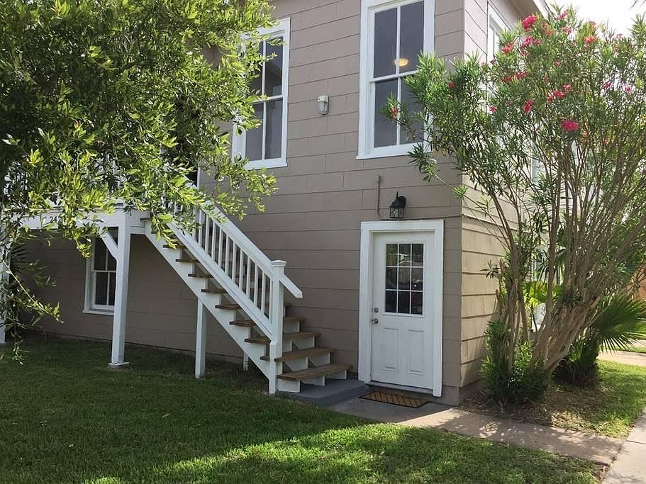 Private entry to downstairs apartment