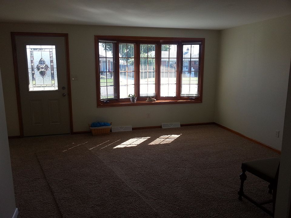 1st image of 82 Diane Dr