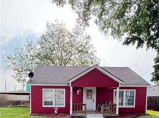421 S Commerce St, Centerville, TX 75833