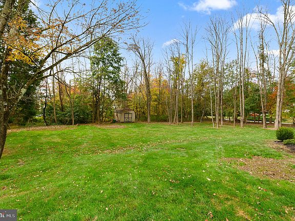 3rd image of 14 Jasper Ln