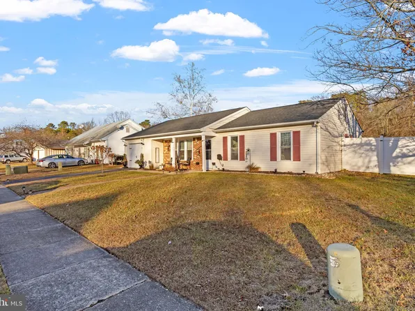 127 Arbor Meadow Dr, Sicklerville, NJ 08081