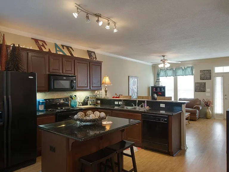 503 Forest Dr — Photo 11