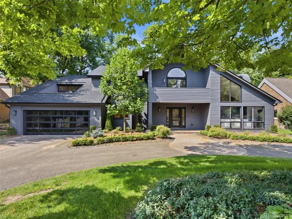 3228 Pine Lake Rd, West Bloomfield, MI 48324