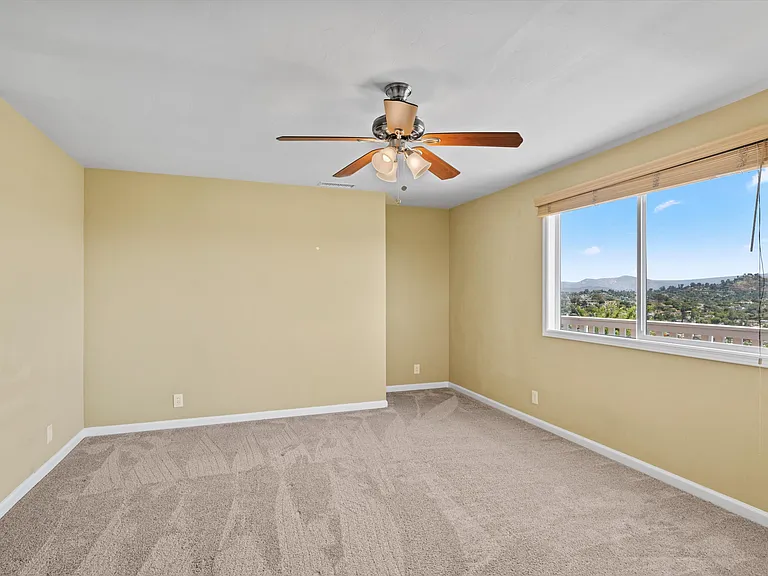 4258 Summit Dr — Photo 36