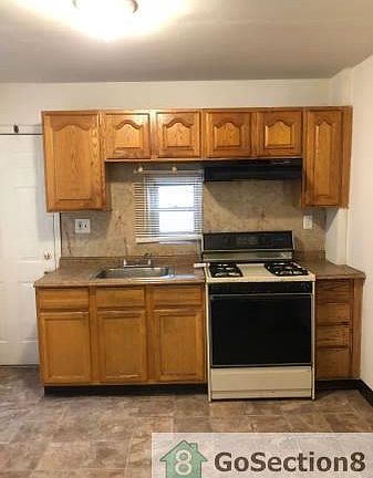 2nd image of 4556 Unruh Ave