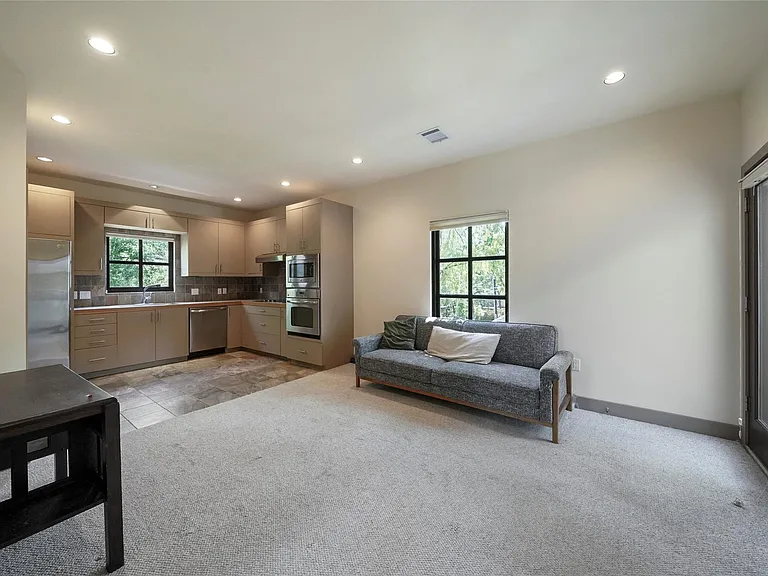 2225 Bolsover St — Photo 32