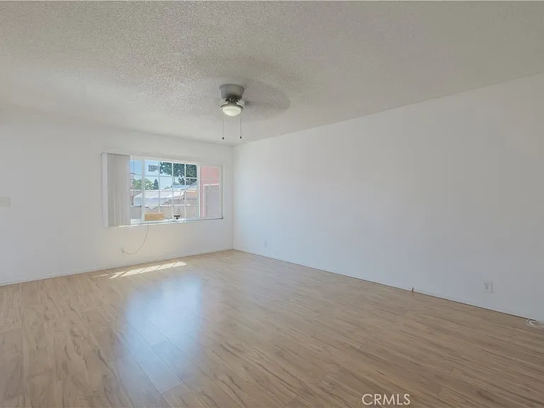 4433 Triggs St E — Photo 8